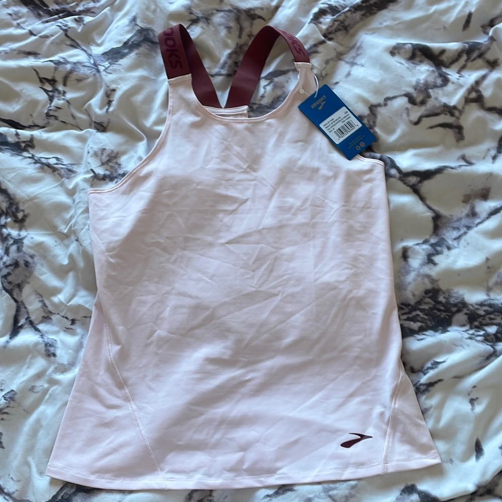 NWT Brooks Pick-Up Tank